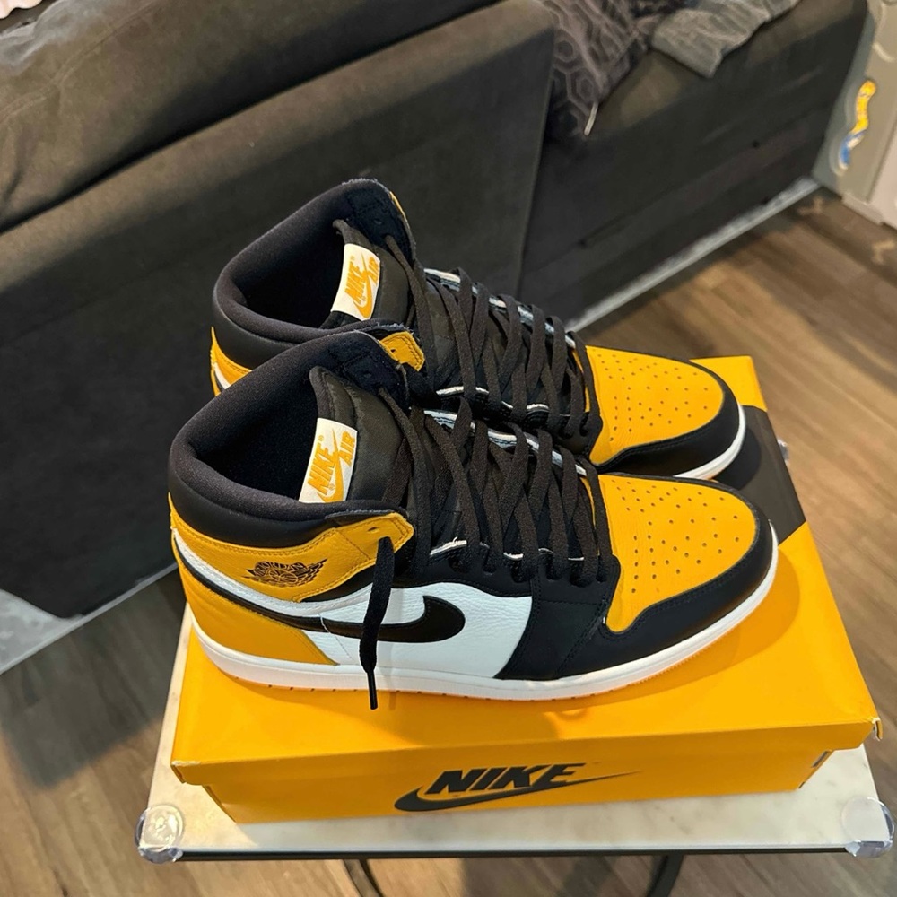 AIR JORDAN 1 TAXI (Yellow toes)